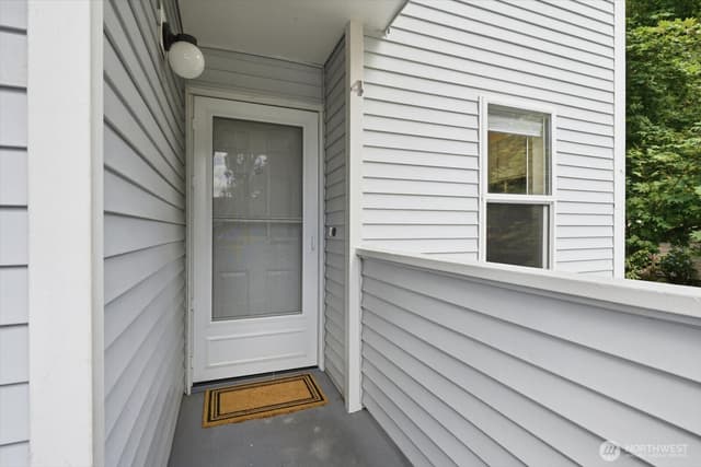 Property photo for 7019 210th Street SW #4, Lynnwood photo 2