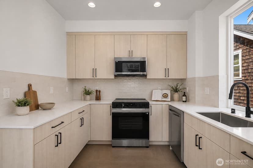 Property photo for 2538 14th Avenue W #E, Seattle photo 3