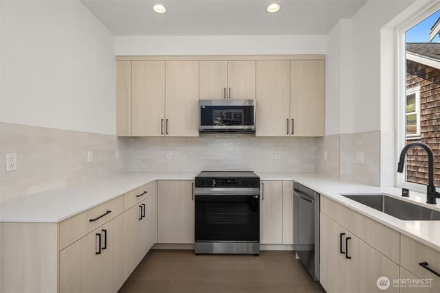Property photo for 2538 14th Avenue W #E, Seattle photo 4