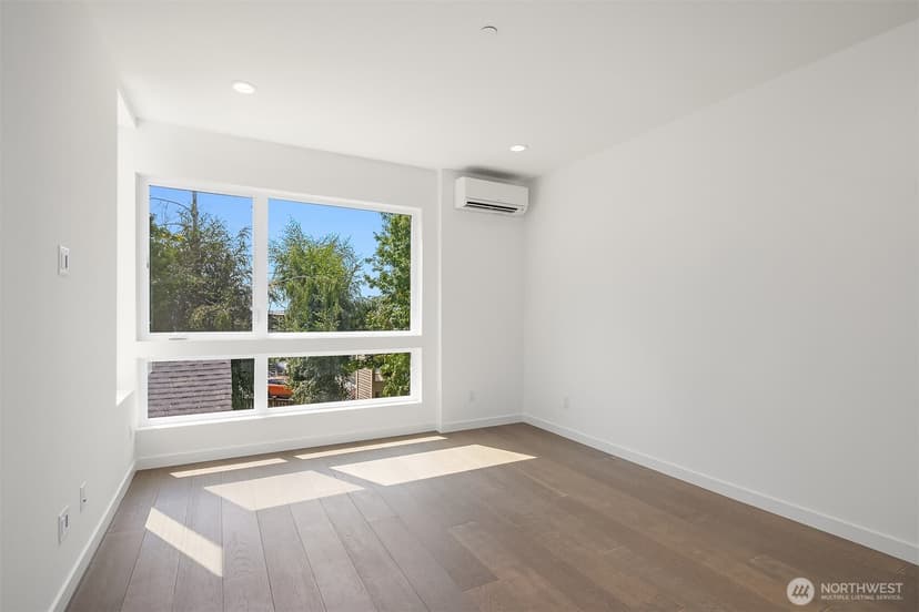 Property photo for 2538 14th Avenue W #E, Seattle photo 12