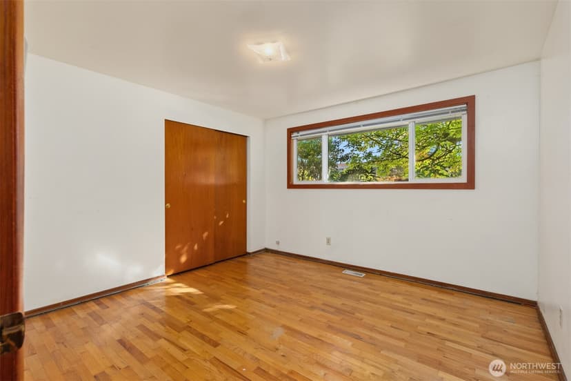 Property photo for 1129 Madison Avenue N, Bainbridge Island photo 8