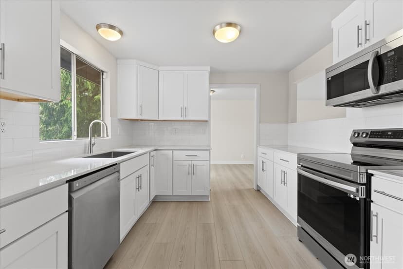 Property photo for 5819 172nd Place SW, Lynnwood photo 12
