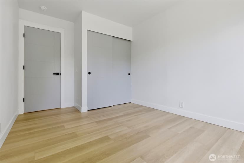 Property photo for 814 NE 185th, Shoreline photo 36