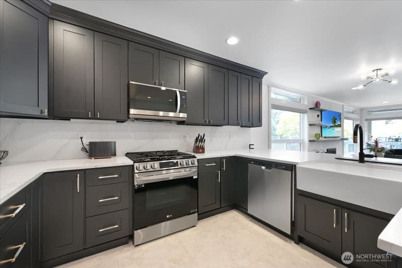 Property photo for 121 Lakeside Avenue #201, Seattle photo 6