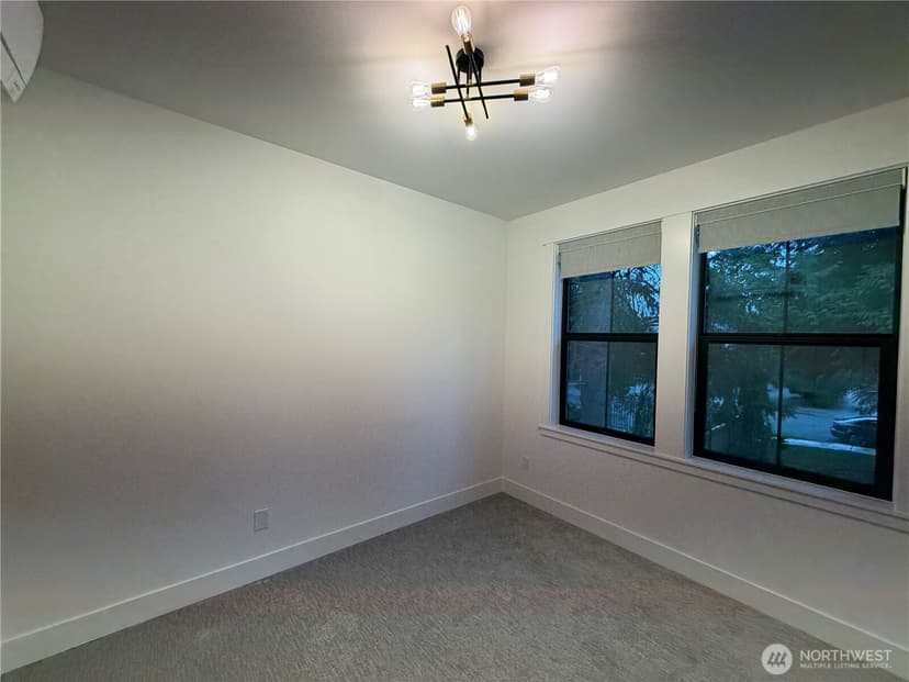 Property photo for 8013 131st Place NE, Kirkland photo 11