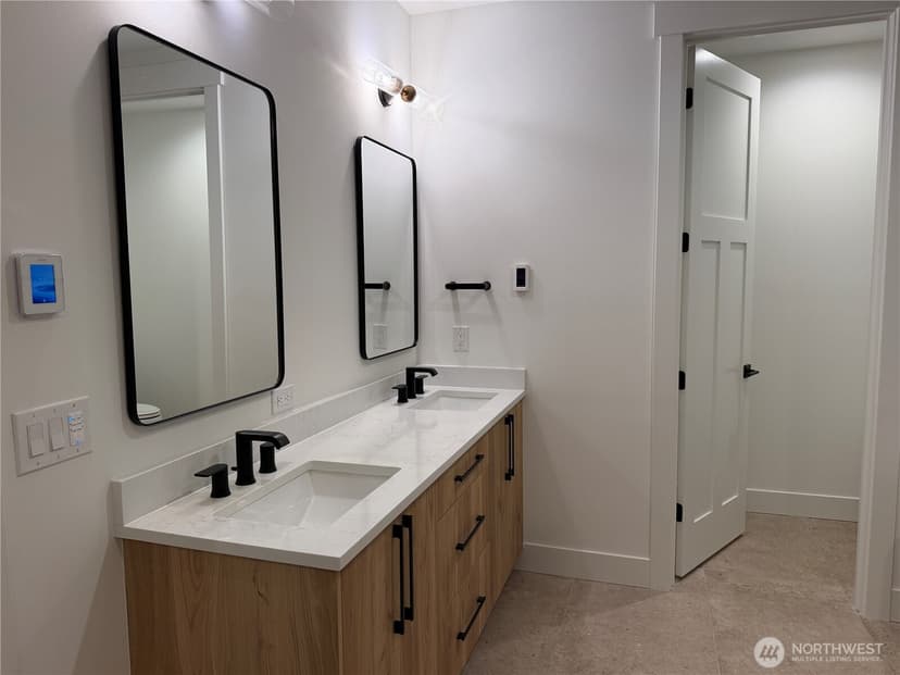 Property photo for 8013 131st Place NE, Kirkland photo 17