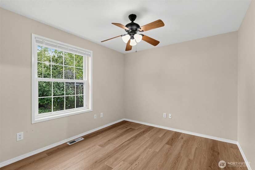Property photo for 4627 127th Pl Place SE, Everett photo 17