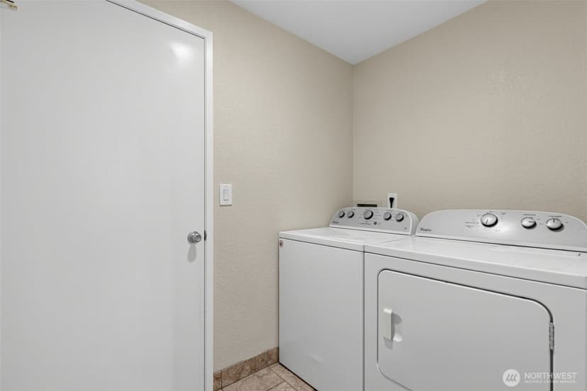 Property photo for 4627 127th Pl Place SE, Everett photo 24