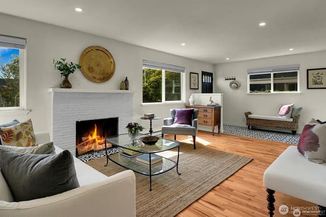 Property photo for 2353 Federal Avenue E, Seattle photo 4