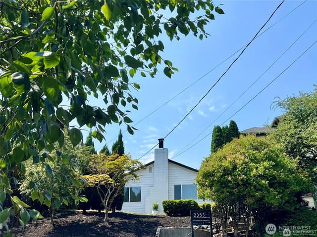 Property photo for 2353 Federal Avenue E, Seattle photo 3