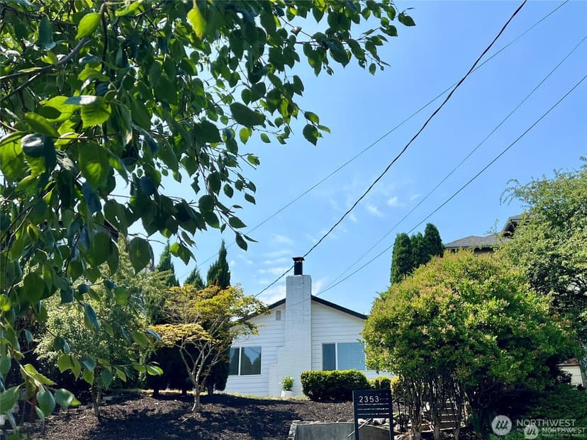 Property photo for 2353 Federal Avenue E, Seattle photo 3