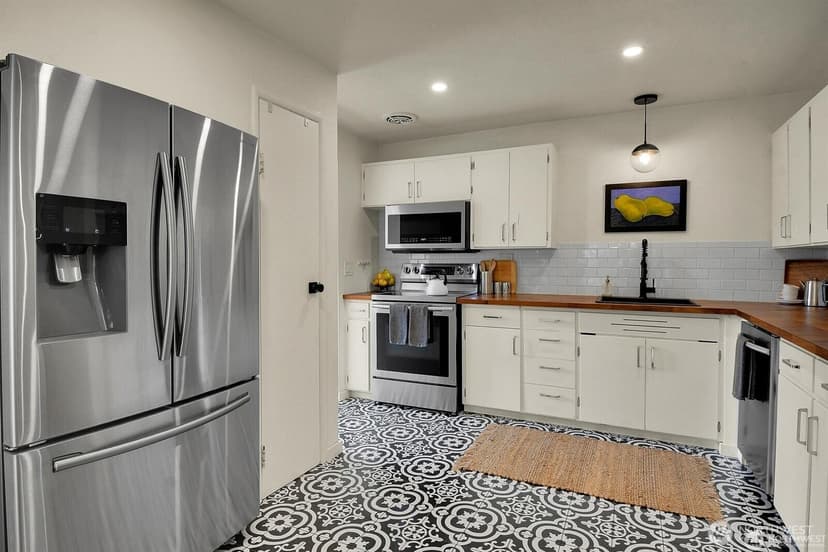 Property photo for 2353 Federal Avenue E, Seattle photo 9