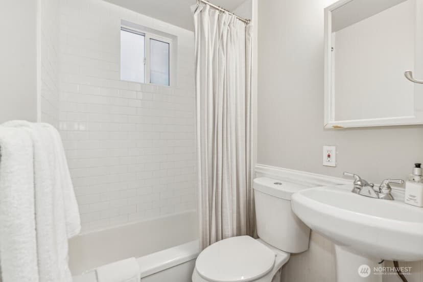 Property photo for 1124 Lakeview Boulevard E #1-4, Seattle photo 9