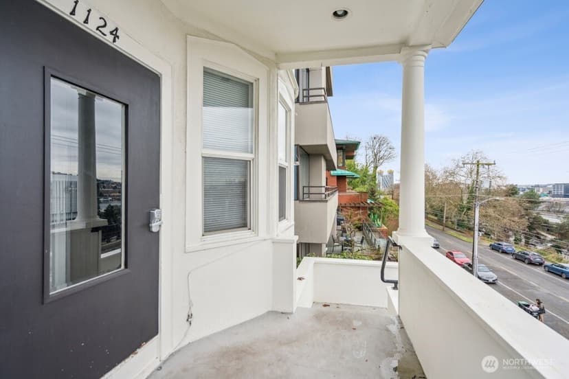 Property photo for 1124 Lakeview Boulevard E #1-4, Seattle photo 3