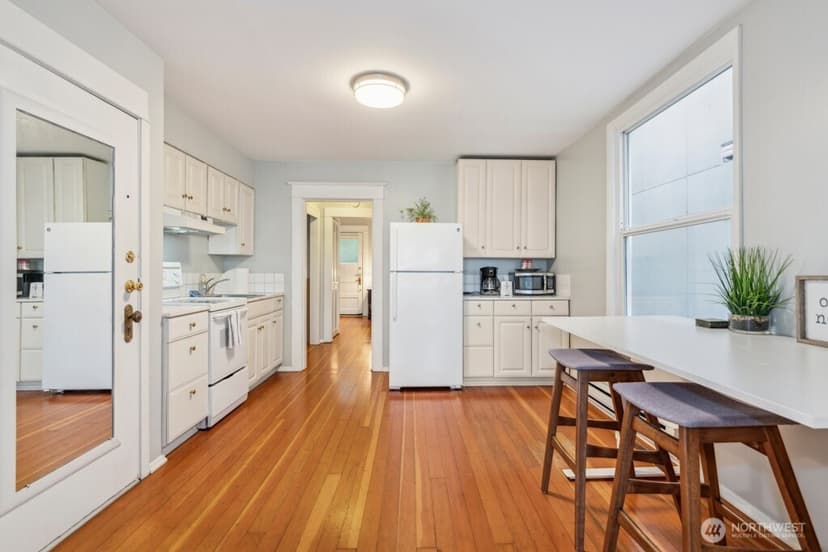 Property photo for 1124 Lakeview Boulevard E #1-4, Seattle photo 7
