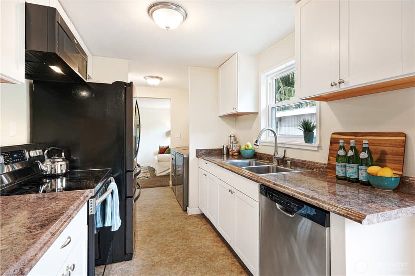 Property photo for 8005 220th Street SW, Edmonds photo 10
