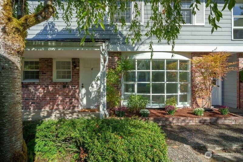 Property photo for 1420 Bellevue Way SE #8, Bellevue