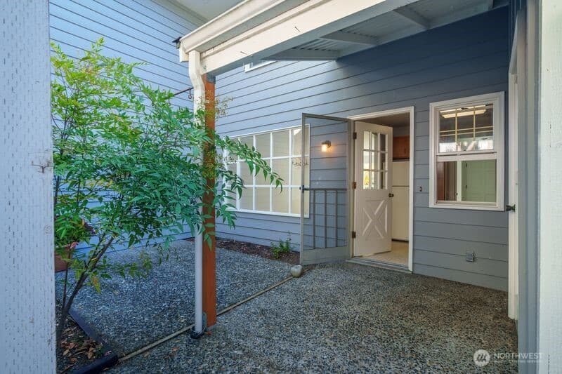 Property photo for 1420 Bellevue Way SE #8, Bellevue photo 22