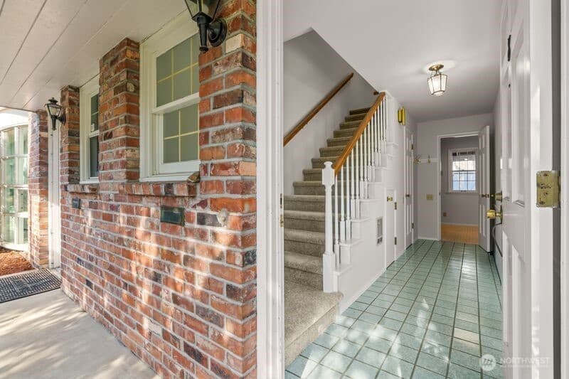 Property photo for 1420 Bellevue Way SE #8, Bellevue photo 2