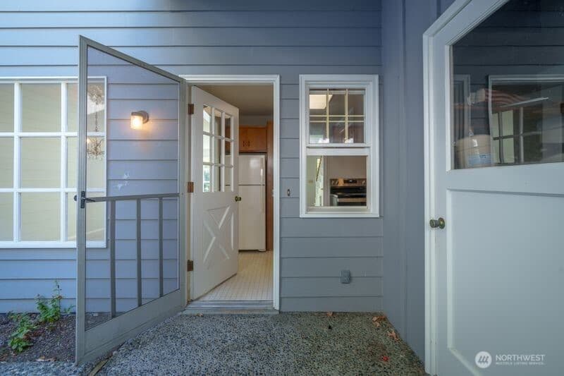 Property photo for 1420 Bellevue Way SE #8, Bellevue photo 23