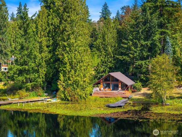 Property photo for 11521 E Lake Joy Drive NE, Carnation photo 2