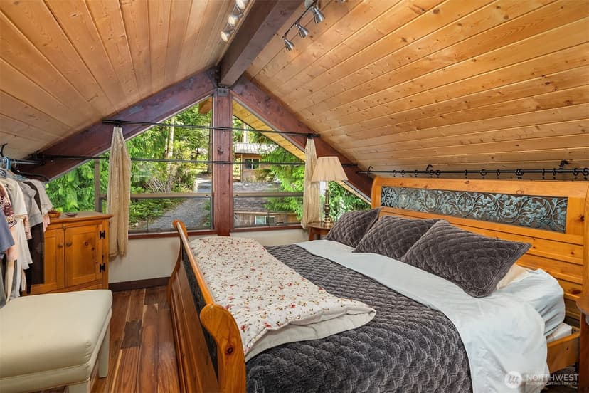 Property photo for 11521 E Lake Joy Drive NE, Carnation photo 18