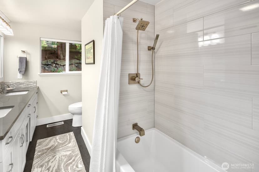 Property photo for 103 NW 171st Street, Shoreline photo 23