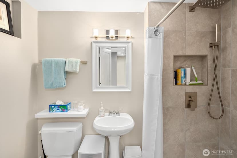 Property photo for 103 NW 171st Street, Shoreline photo 24