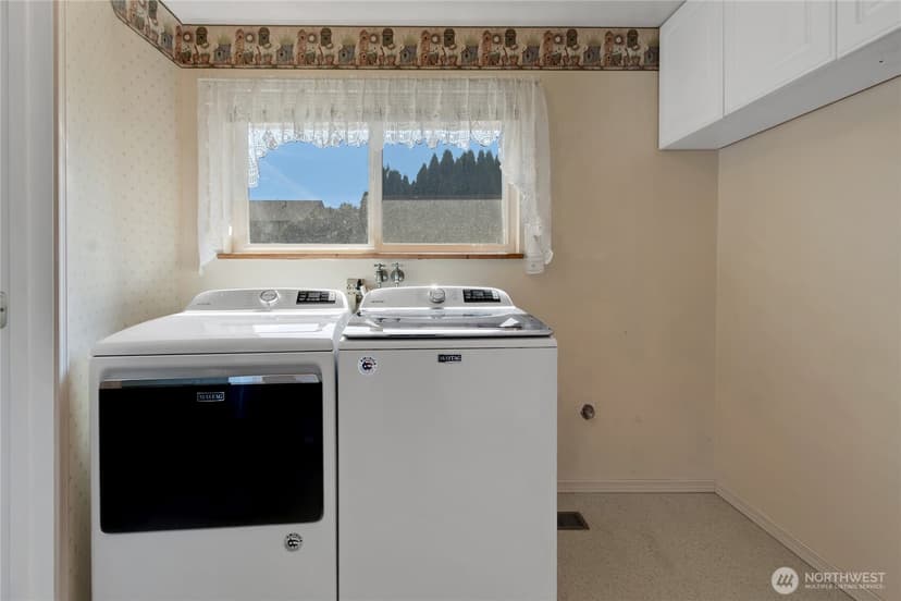 Property photo for 820 9th Avenue NW, Puyallup photo 14