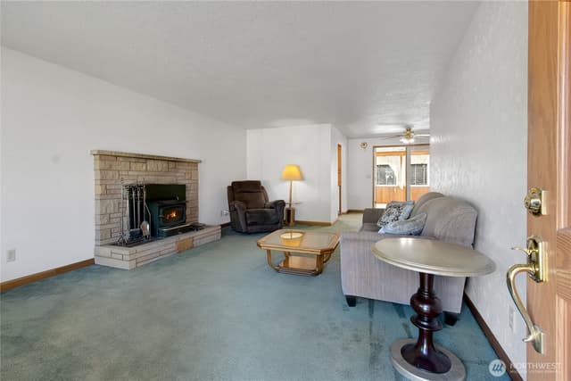 Property photo for 820 9th Avenue NW, Puyallup photo 4