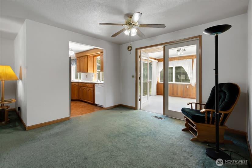 Property photo for 820 9th Avenue NW, Puyallup photo 7