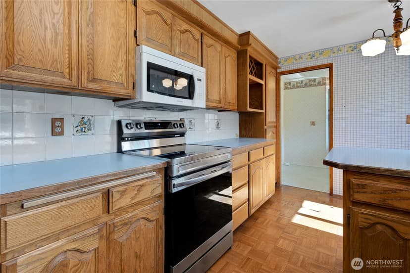 Property photo for 820 9th Avenue NW, Puyallup photo 11