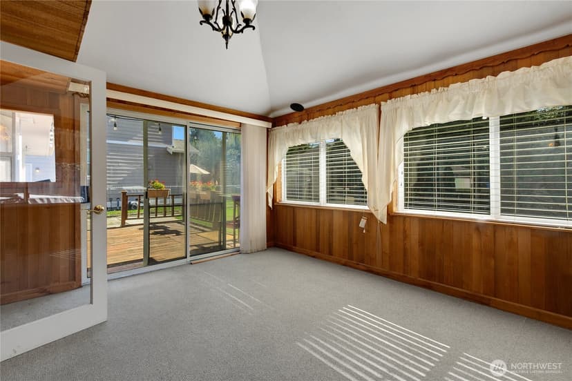 Property photo for 820 9th Avenue NW, Puyallup photo 9