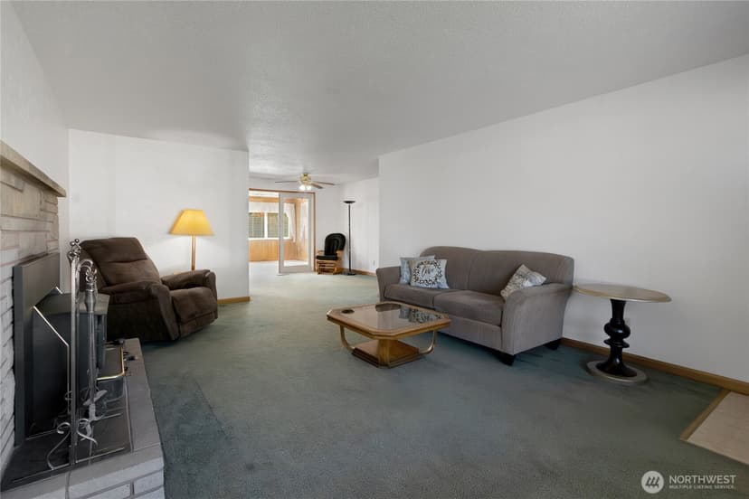 Property photo for 820 9th Avenue NW, Puyallup photo 5