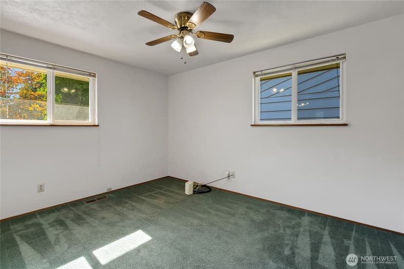 Property photo for 820 9th Avenue NW, Puyallup photo 18