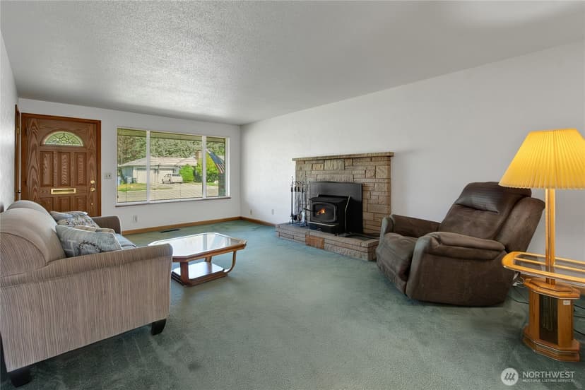 Property photo for 820 9th Avenue NW, Puyallup photo 3