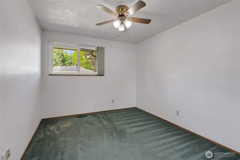 Property photo for 820 9th Avenue NW, Puyallup photo 20
