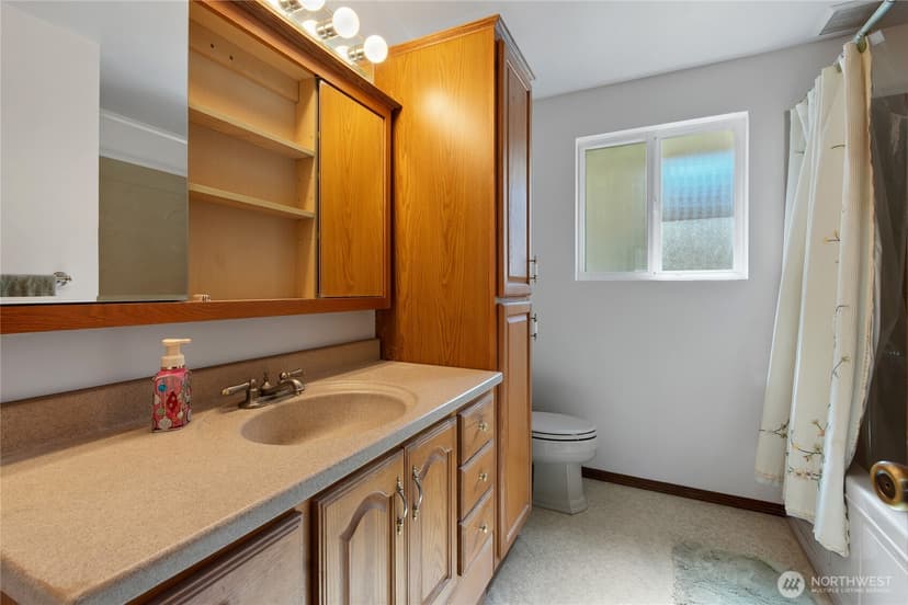 Property photo for 820 9th Avenue NW, Puyallup photo 16
