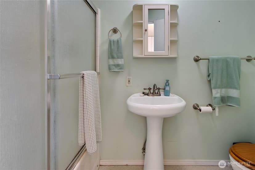 Property photo for 820 9th Avenue NW, Puyallup photo 15
