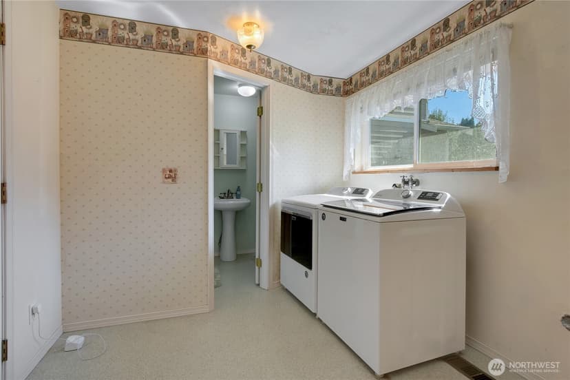 Property photo for 820 9th Avenue NW, Puyallup photo 13