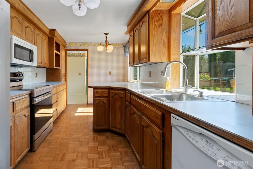Property photo for 820 9th Avenue NW, Puyallup photo 10
