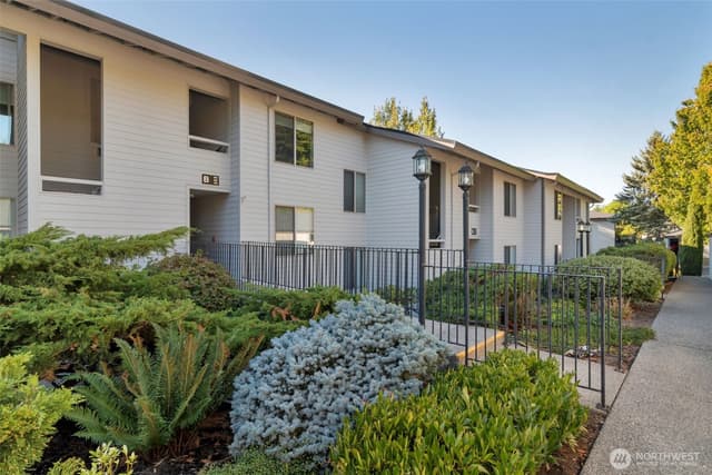 Property photo for 23507 Lakeview Dr #B103, Mountlake Terrace photo 2