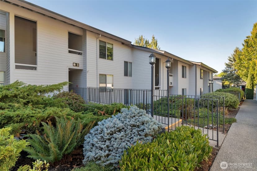 Property photo for 23507 Lakeview Dr #B103, Mountlake Terrace photo 2