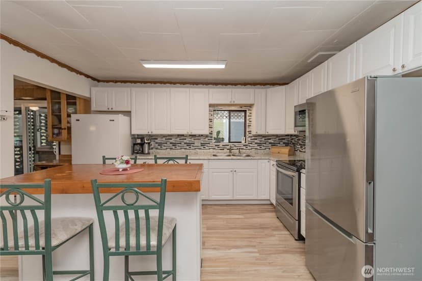 Property photo for 10622 Fruitland Avenue E, Puyallup photo 9