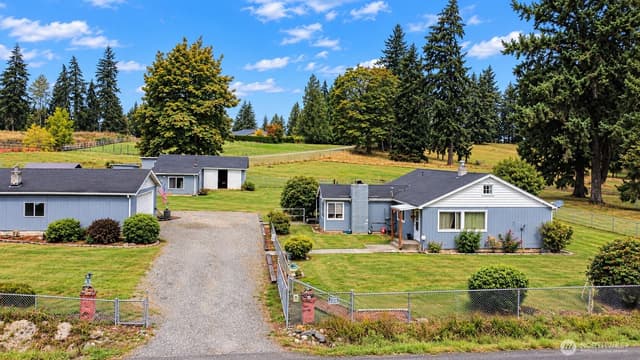 Property photo for 10622 Fruitland Avenue E, Puyallup photo 2