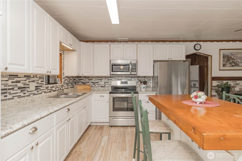 Property photo for 10622 Fruitland Avenue E, Puyallup photo 8