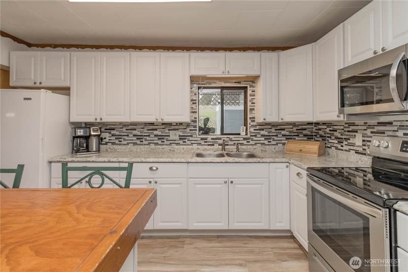 Property photo for 10622 Fruitland Avenue E, Puyallup photo 7