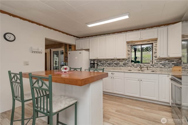 Property photo for 10622 Fruitland Avenue E, Puyallup photo 4