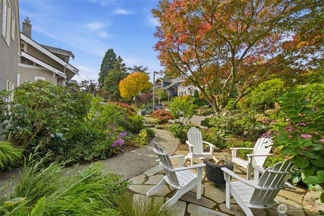 Property photo for 2324 34th Avenue S, Seattle photo 3