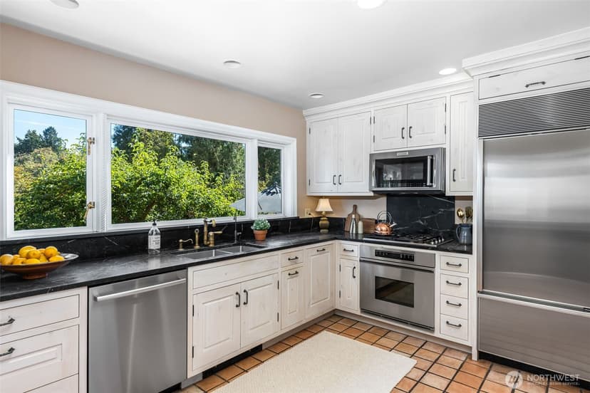 Property photo for 2324 34th Avenue S, Seattle photo 21